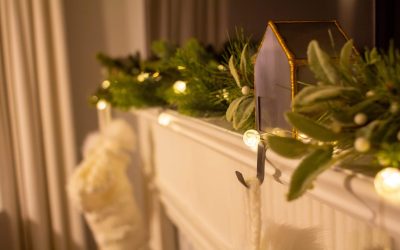 How to Decorate Your Mantle for Christmas