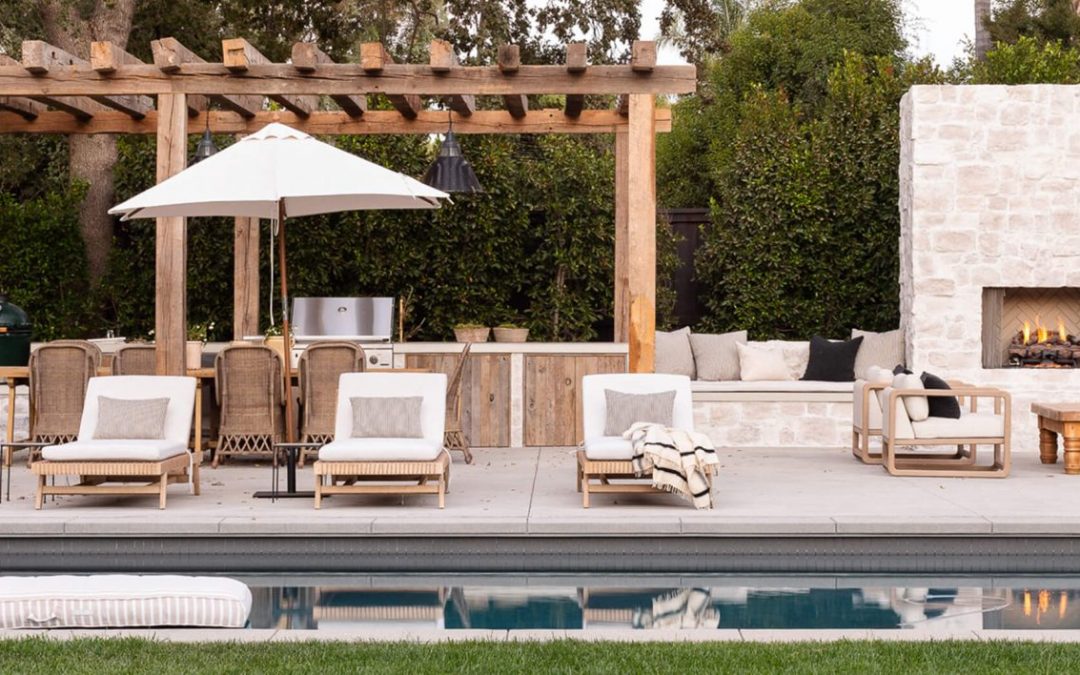 How to Use Stone Veneer for Your Pool Area