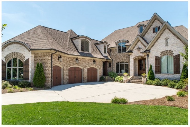 Stone veneer and brick front on home - Horizon Stone