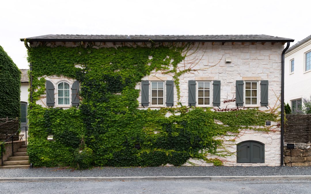 Beautiful white stone home with 19th Century stone veneer using a standard mortar joint